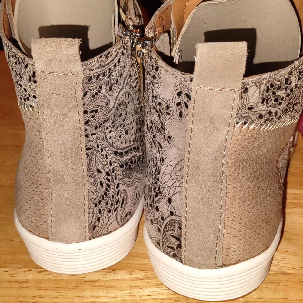 COMFORTIVA 👣Lupine in Tulpe Multi Suede Boot/Sneakers footwear